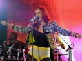 1289886915_470x353_rihanna-live-performance